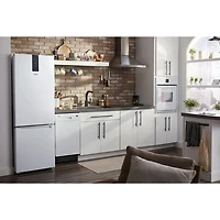 Réfrigérateur à congélateur inférieur 24 po 12,7 pi³ de Whirlpool (WRB533CZJW) - Blanc