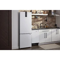 Réfrigérateur à congélateur inférieur 24 po 12,7 pi³ de Whirlpool (WRB533CZJW) - Blanc
