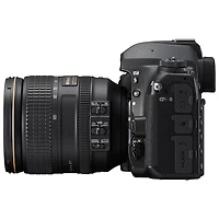 Lot avec appareil photo reflex numérique D780 de Nikon et objectif AF-S VR 24-120 mm