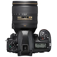 Lot avec appareil photo reflex numérique D780 de Nikon et objectif AF-S VR 24-120 mm