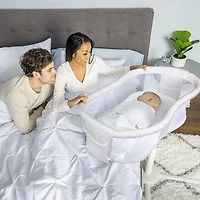 Berceau pivotant BassiNest de la série Essentia de HALO - Filet nautique