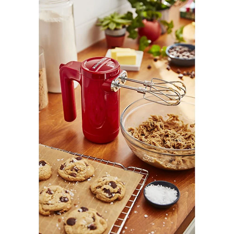 Mélangeur à main sans fil de KitchenAid (KHMB732ER) - Rouge empire