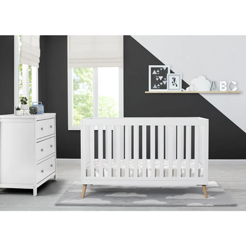 Lit de bébé convertible 4-en-1 Tucker de Delta Children - Blanc Bianca
