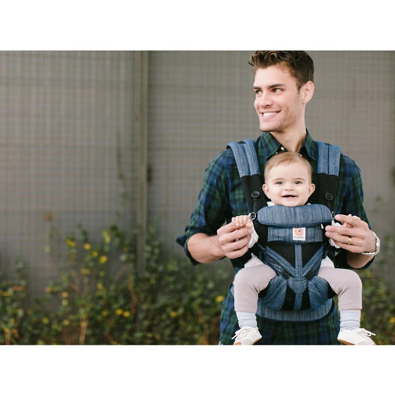 Porte-bébé en tissu maillé aéré à quatre positions Omni 360 Cool Air Mesh d'Ergobaby - Indigo