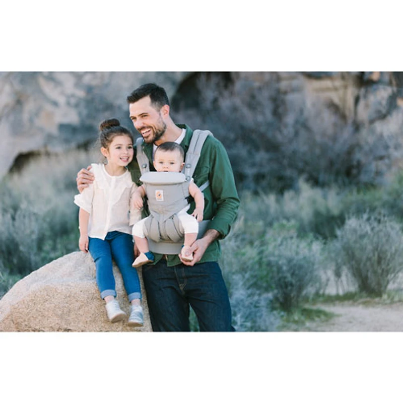 Porte-bébé à quatre positions Omni 360 d'Ergobaby - Gris perle