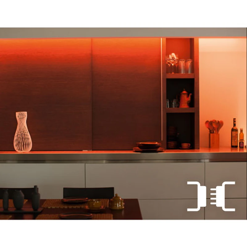 Bande lumineuse intelligente à DEL Hue LightStrip Plus V4 de 2 m (6,6 pi) de Philips