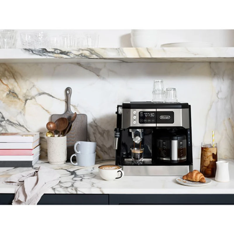 Machine à café et à espresso tout-en-un de De'Longhi - Noir/Acier inoxydable