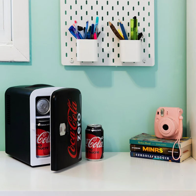 Réfrigérateur de bar autonome 0,14 pi3 Coca-Cola Coke Zéro (CZ04)