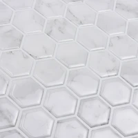Tuiles de dosseret autocollantes Hexagon Marble d'InHome - Blanc