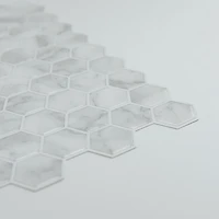 Tuiles de dosseret autocollantes Hexagon Marble d'InHome - Blanc