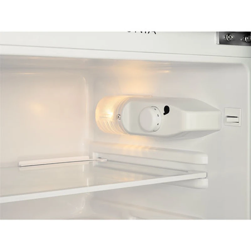 Insignia 3.1 Cu. Ft. Retro Bar Fridge w/Top Freezer (NS-CFR32MT1) - Red - Only at Best Buy