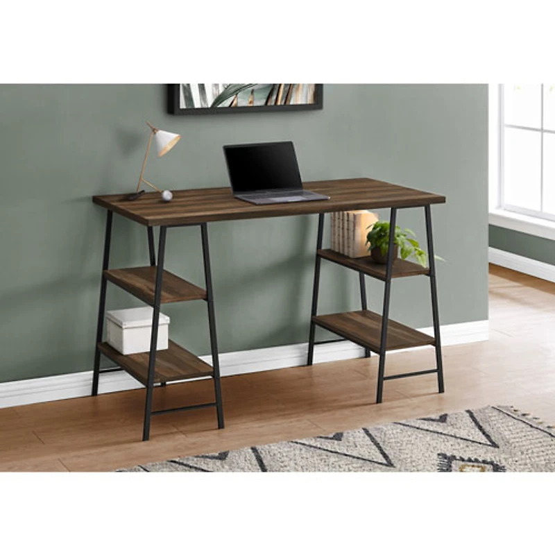 Bureau d'ordinateur de 47,25 po de largeur avec 4 tablettes de Monarch - Brun/Noir