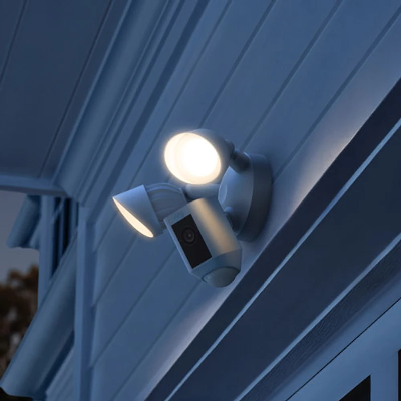 Caméra IP HD 1080p avec fil d'extérieur Floodlight Cam Wired Plus de Ring - Blanc