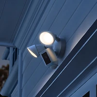 Caméra IP HD 1080p avec fil d'extérieur Floodlight Cam Wired Plus de Ring - Blanc