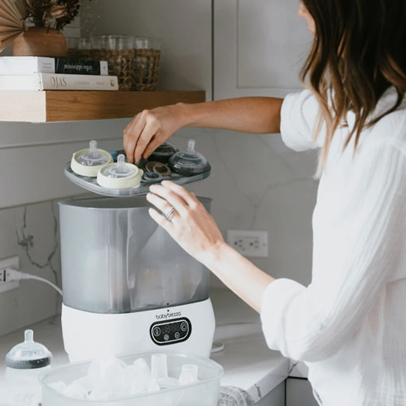 Stérilisateur de biberons et séchoir One-Step Advanced de Baby Brezza - Blanc