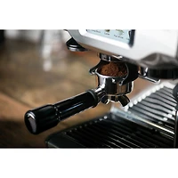 Machine à expresso automatique Barista Touch de Breville avec mousseur et moulin à café - Inox