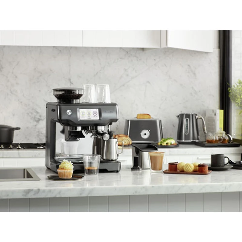 Machine à expresso automatique Barista Touch de Breville avec mousseur et moulin à café - Inox