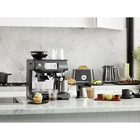 Machine à expresso automatique Barista Touch de Breville avec mousseur et moulin à café - Inox