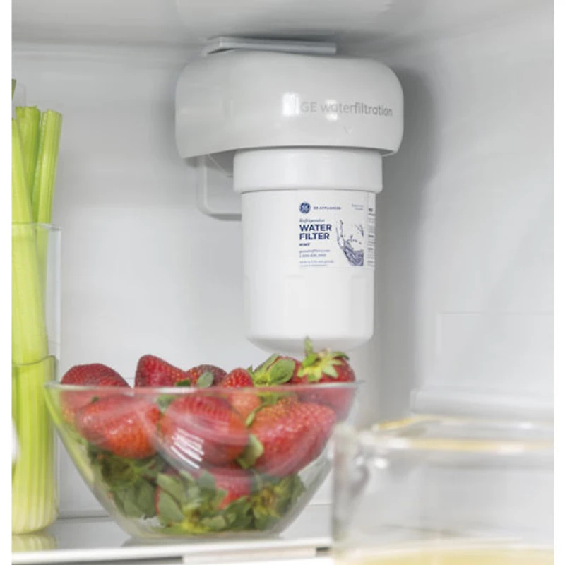 Réfrigérateur à congélateur inférieur 24,8 pi³ 33 po de GE (GDE25EYKFS) - Acier inoxydable