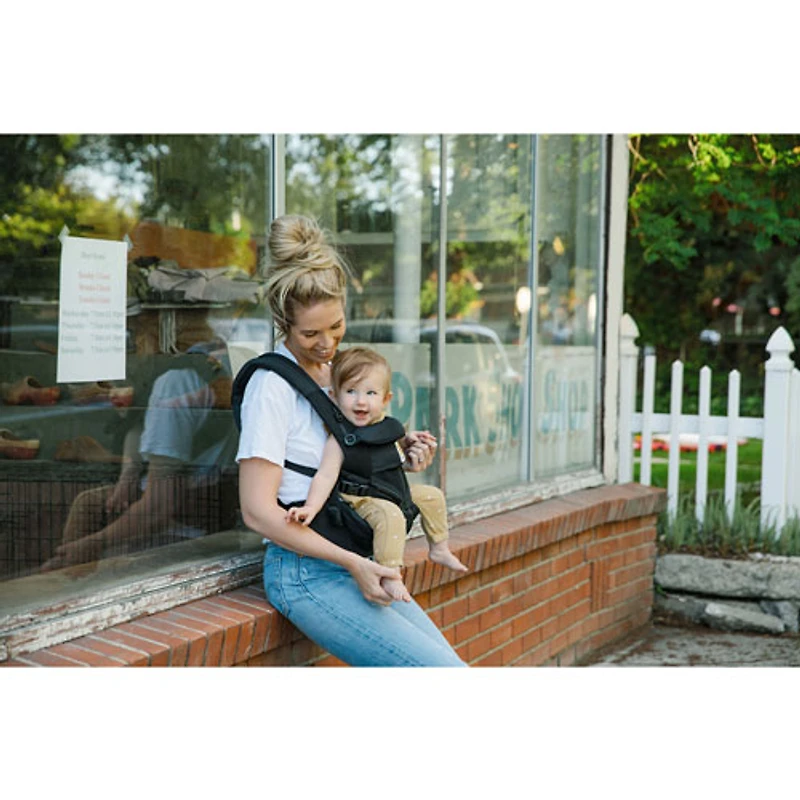 Porte-bébé à quatre positions Omni 360 Cool Air Mesh d'Ergobaby - Noir onyx