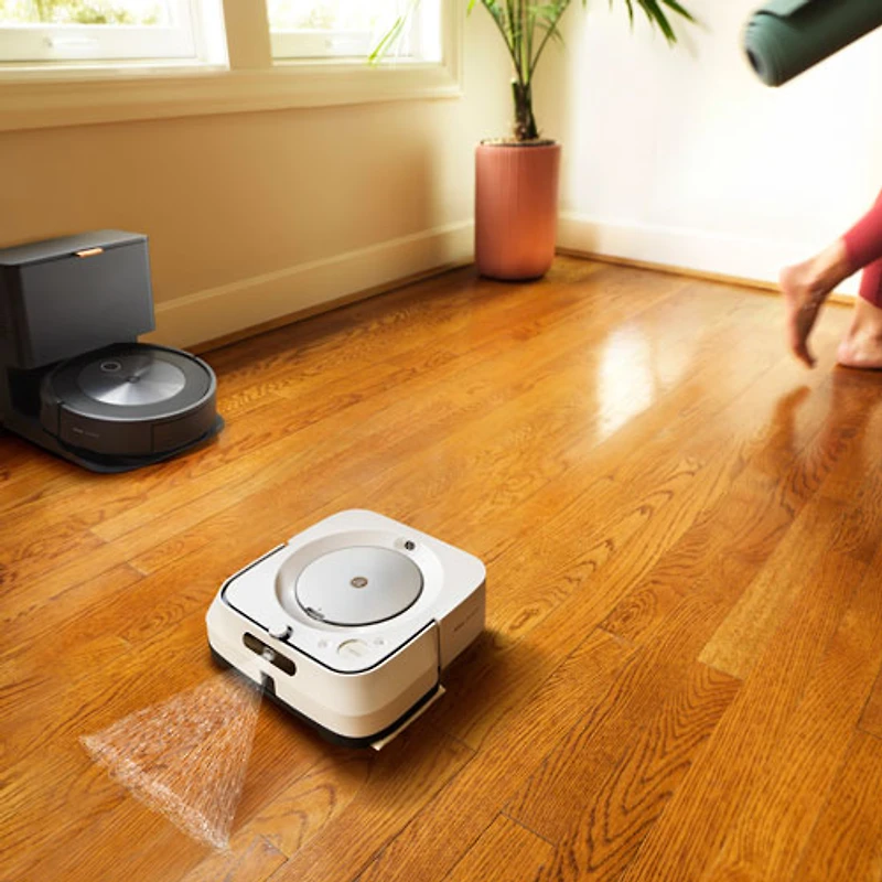 Aspirateur robot connecté Wi-Fi Roomba j7+ à vidage automatique d'iRobot (j7550)