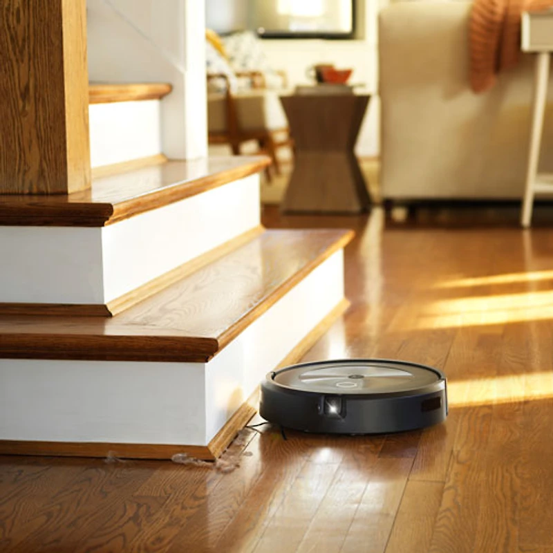 Aspirateur robot connecté Wi-Fi Roomba j7+ à vidage automatique d'iRobot (j7550)