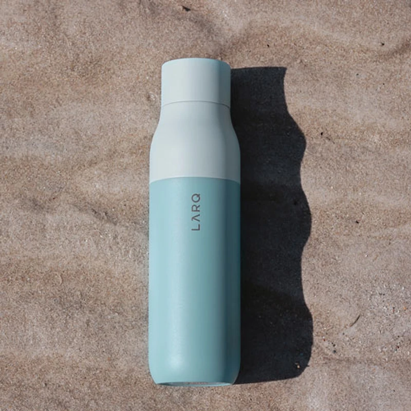 Bouteille d'eau isotherme autonettoyante de 740 ml (25 oz) en acier inoxydable PureVis de LARQ - Vert littoral