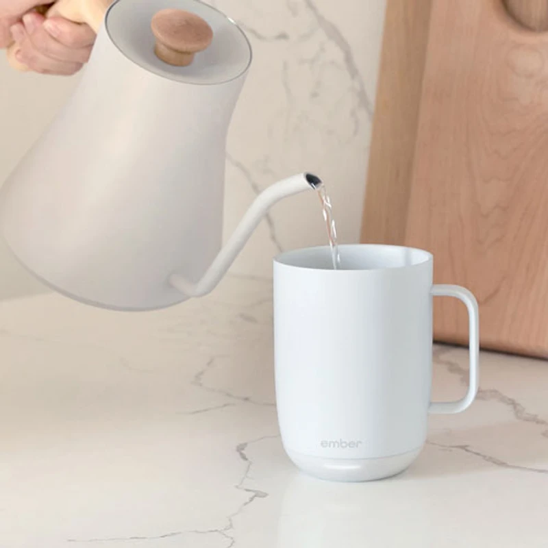 Tasse intelligente à régulation thermique de 414 ml (14 oz) Mug 2 d'Ember - Blanc