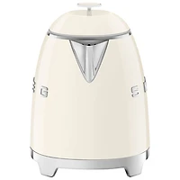 Bouilloire électrique 50's Retro Style Mini de Smeg - 0,8 L - Crème