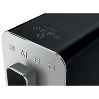 Machine à espresso automatique de Smeg avec mousseur à lait - Noir mat