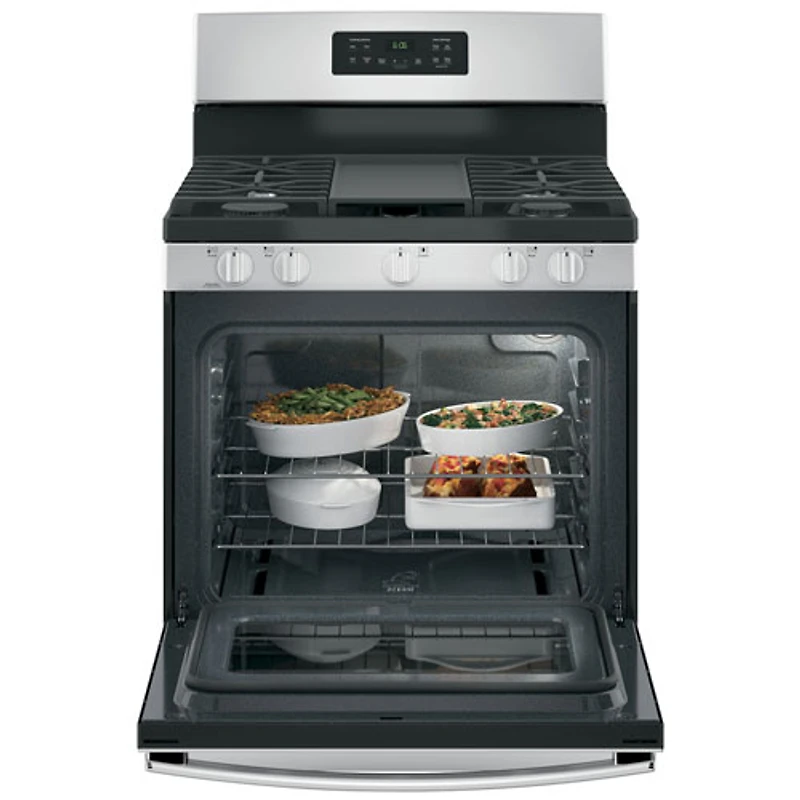 Cuisinière au gaz autonome à 5 brûleurs 5,0 pi³ 30 po de GE (JCGBS66SEKSS) - Acier inoxydable