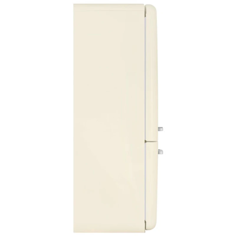 Réfrigérateur à congélateur inférieur 18 pi³ 28 po à distributeur de glaçons Années 50 de Smeg (FAB38URCR) - Crème