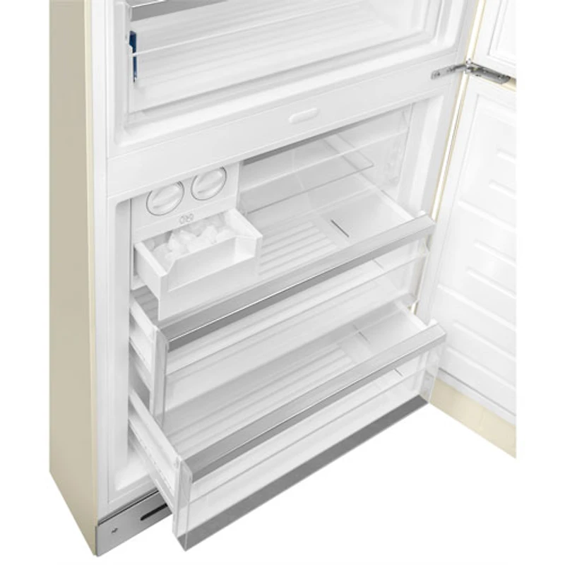 Réfrigérateur à congélateur inférieur 18 pi³ 28 po à distributeur de glaçons Années 50 de Smeg (FAB38URCR) - Crème