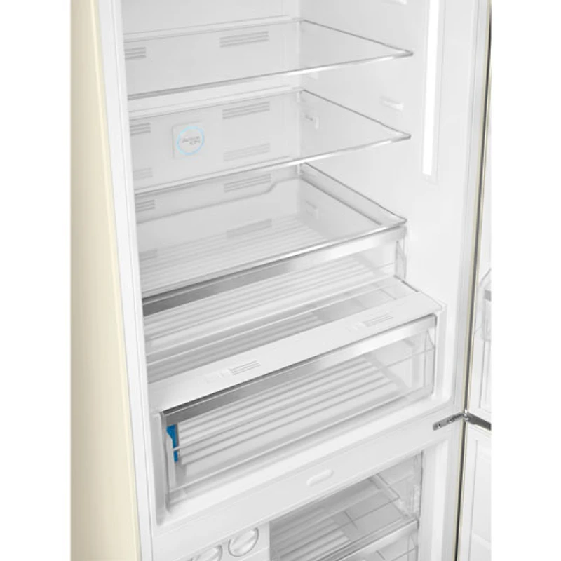 Réfrigérateur à congélateur inférieur 18 pi³ 28 po à distributeur de glaçons Années 50 de Smeg (FAB38URCR) - Crème