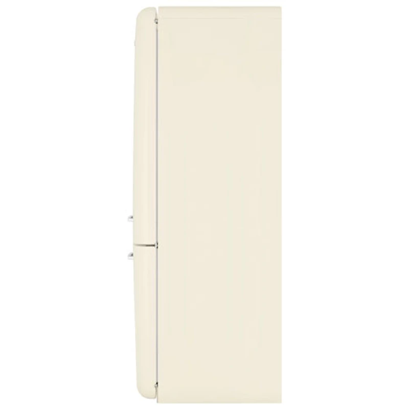 Réfrigérateur à congélateur inférieur 18 pi³ 28 po à distributeur de glaçons Années 50 de Smeg (FAB38URCR) - Crème