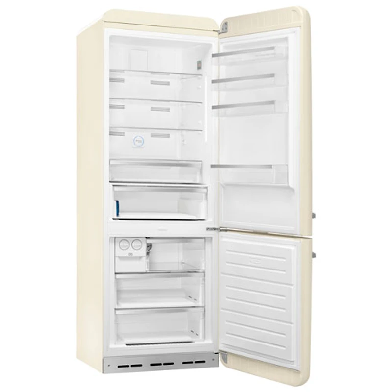 Réfrigérateur à congélateur inférieur 18 pi³ 28 po à distributeur de glaçons Années 50 de Smeg (FAB38URCR) - Crème