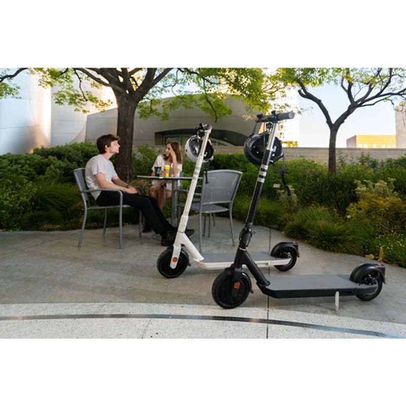 Trottinette électrique pour adulte Neon ES20 d'OKAI (moteur 300 W/autonomie 40 km/vitesse max. 25 km/h) - Blanc