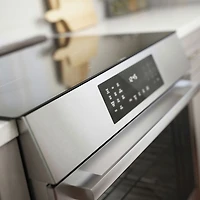 Cuisinière à induction encastrable et convection véritable 4,6 pi³ 30 po de Bosch (HII8057C) - Inox