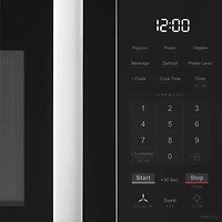 Four à micro-ondes à hotte intégrée d'Insignia - 1,7 pi³ - Blanc - Exclusivité Best Buy