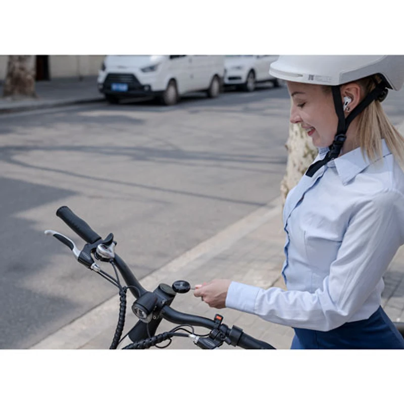Vélo de ville électrique à cadre bas de 500 W Stride d'OKAI avec autonomie maximale de 64 km - Sable du désert