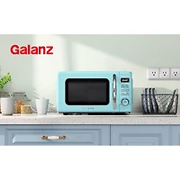 Four à micro-ondes Retro 0,7 pi³ de Galanz (GLCMKZ07BER07) - Bleu bebop