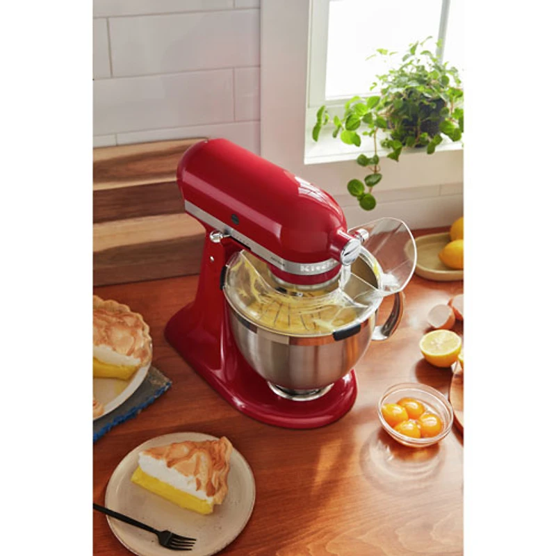 Batteur sur socle à tête inclinable Artisan de KitchenAid avec ensemble d'accessoires de qualité supérieure - 5 pte - 325 W - Rouge empire