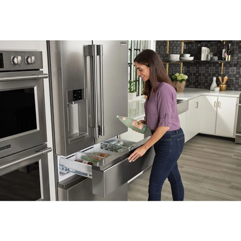 Réfrigérateur à deux portes de 36 po avec distributeur d'eau et de glaçons Pro de Frigidaire (PRMC2285AF) - Acier inoxydable