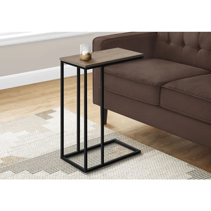Table d'appoint rectangulaire contemporaine avec tablette en C de Monarch - Taupe foncé