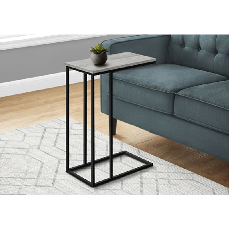 Table d'appoint rectangulaire contemporaine avec tablette en C de Monarch - Gris