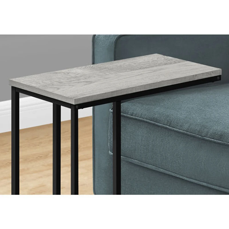 Table d'appoint rectangulaire contemporaine avec tablette en C de Monarch - Gris