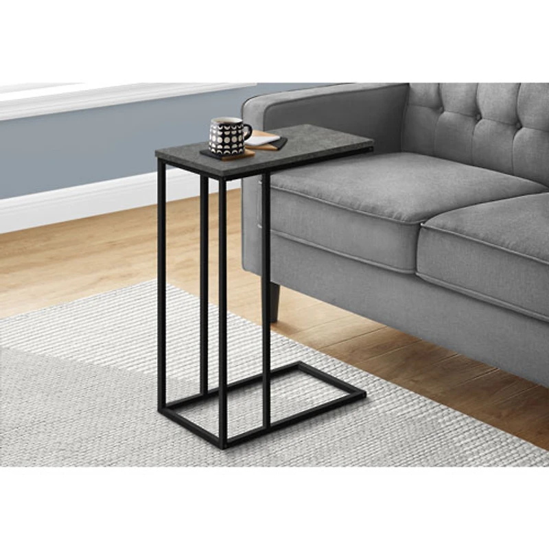 Table d'appoint rectangulaire contemporaine avec tablette en C de Monarch - Aspect de pierre grise