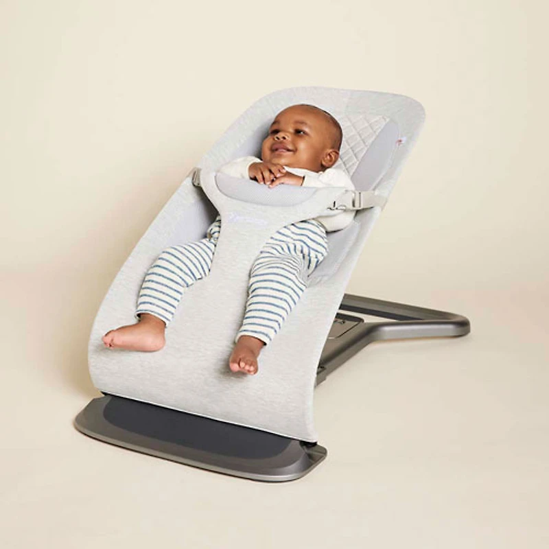 Siège sauteur 3-en-1 Evolve d'Ergobaby - Gris pâle