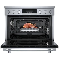 Cuisinière à induction à convection véritable 5 éléments 36 po série 800 po de Bosch (HIS8655C) - Inox