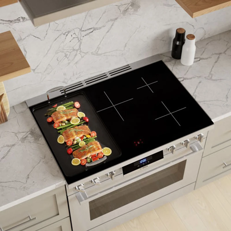 Cuisinière à induction à convection véritable 5 éléments 36 po série 800 po de Bosch (HIS8655C) - Inox